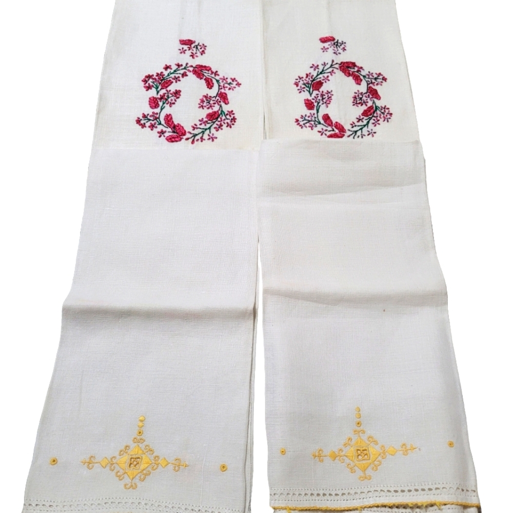 2 Sets of 2  Vintage  linen guest towels from the 1960s Embroidered